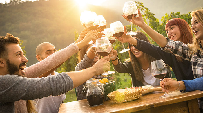 Boire un vin australien entre amis