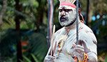 homme guerrier autochtone de Yugambeh en Australie