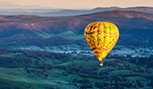 Montgolfière sur la vallée de Yarra à Victoria en Australie